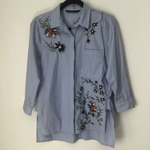Zara Women’s Striped Shirt Blue/ White With Embroidered Flowers Button Down Sz M